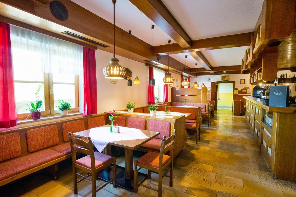 Kuchyň nebo kuchyňský kout v ubytování Hotel Stich