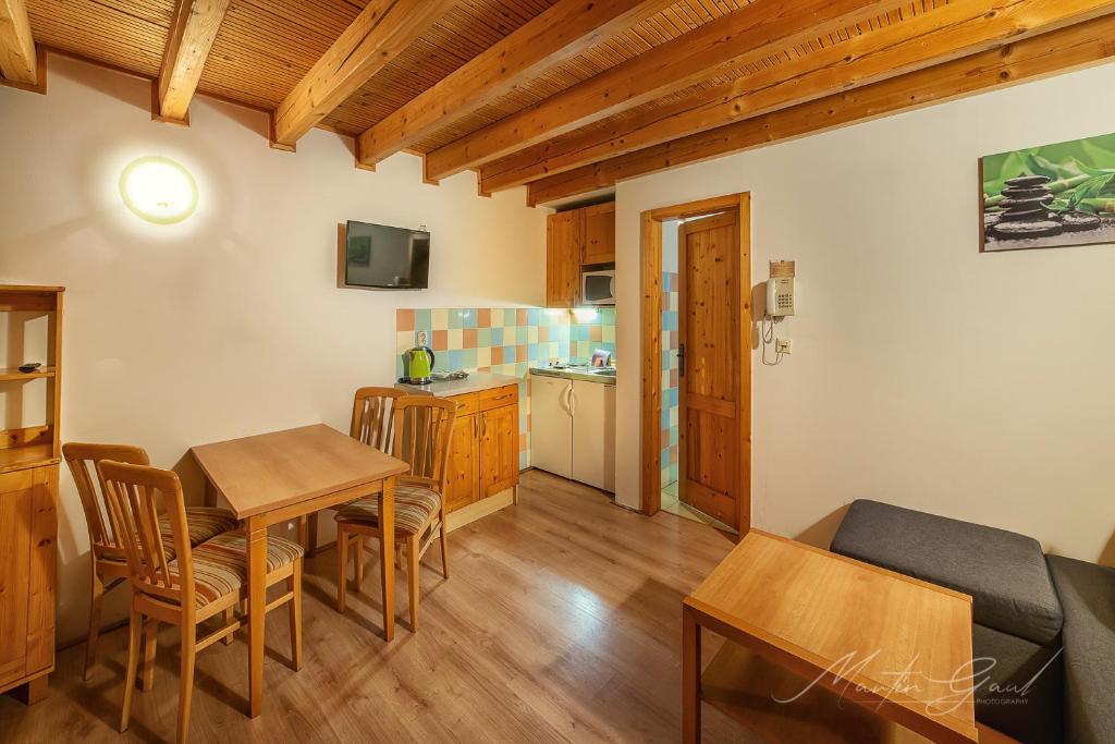 Kuchyňa alebo kuchynka v ubytovaní Apartmán 322 Tatralandia