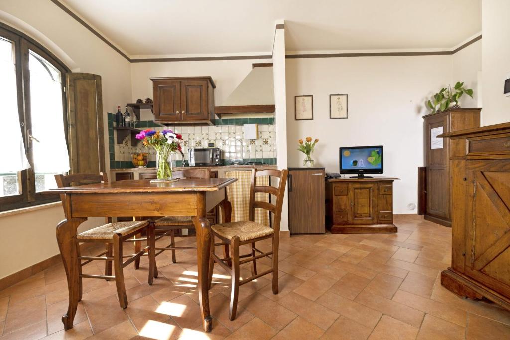 A kitchen or kitchenette at Borgo Grondaie