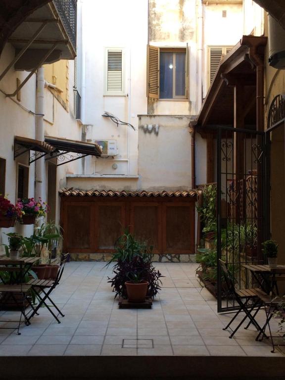 Sylvia Home Apt and Rooms with kitchenette, Trapani – Updated 2023 Prices