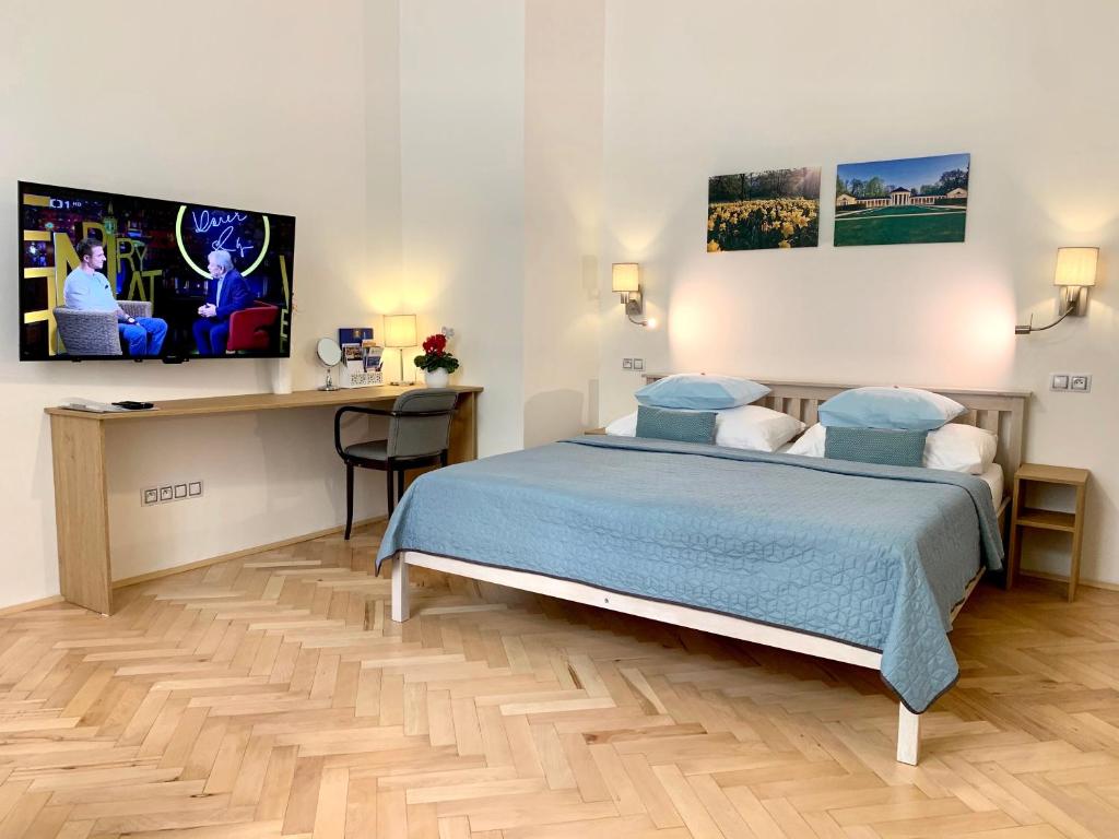 Łóżko lub łóżka w pokoju w obiekcie Marienbad Apartment