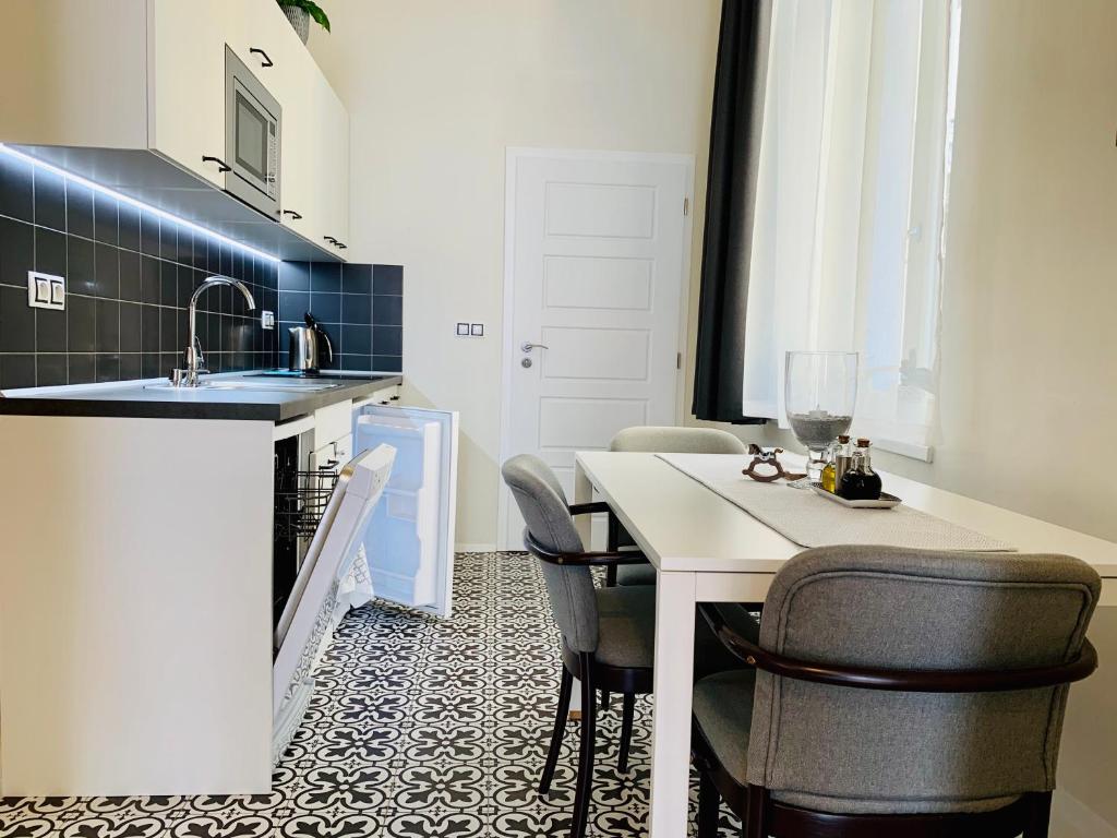 Kuchnia lub aneks kuchenny w obiekcie Marienbad Apartment