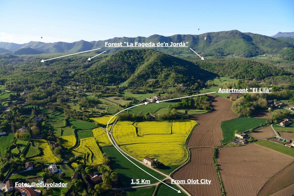 a map of a road in a field at Apartamento "El Lilà" - Parking incluido in Olot