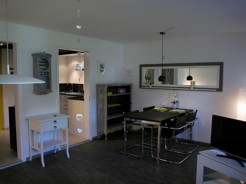 a living room with a dining table and a kitchen at Joline private guest apartment just feel at home 