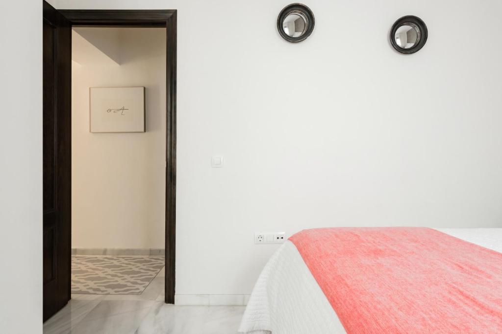 Posteľ alebo postele v izbe v ubytovaní Apartamento con solera en el corazón de Triana