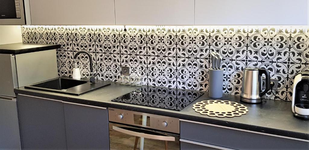 Kuchyňa alebo kuchynka v ubytovaní APARTAMENT CENTRUM PARK ul WASZYNGTONA