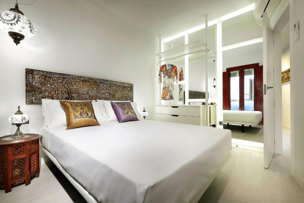 A bed or beds in a room at Art Chapiz Apartments