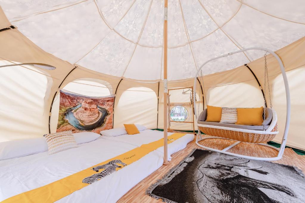 Postel nebo postele na pokoji v ubytování 踏浪星辰Camp