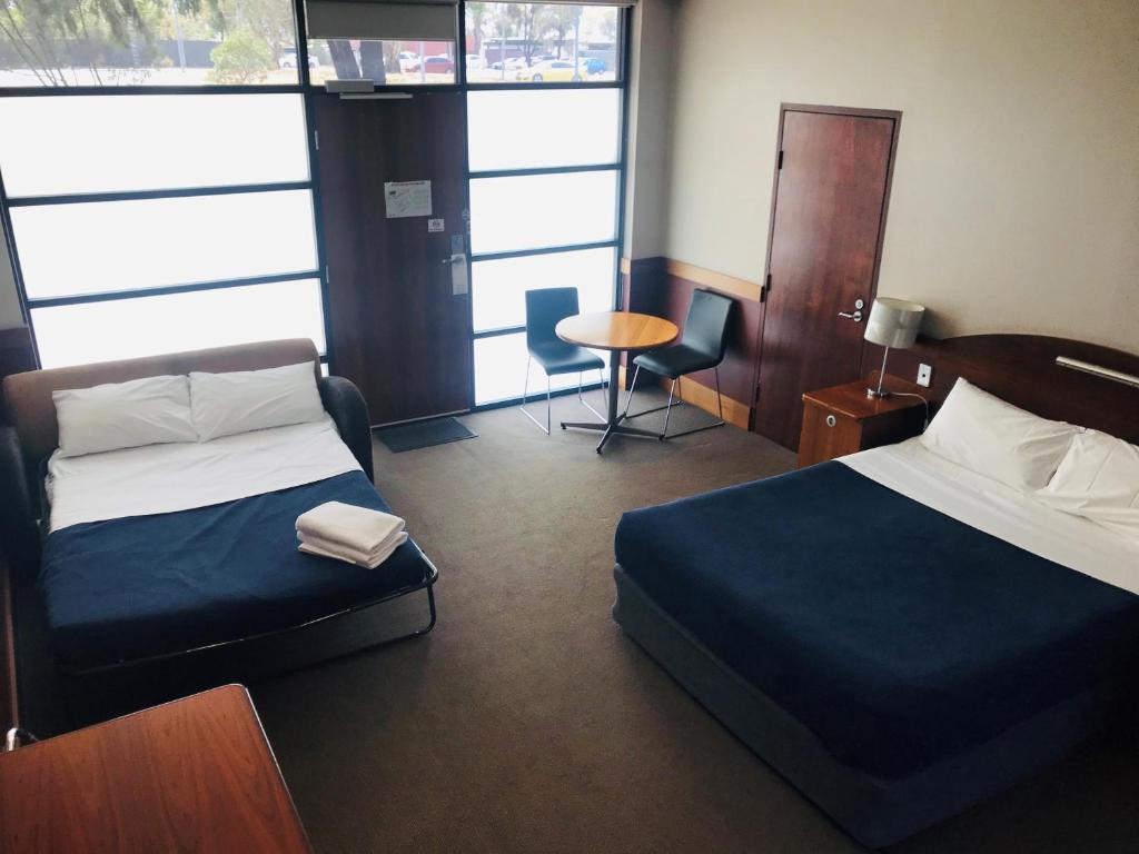 Highlander Hotel Bar Kitchen Rooftop - Resim 13