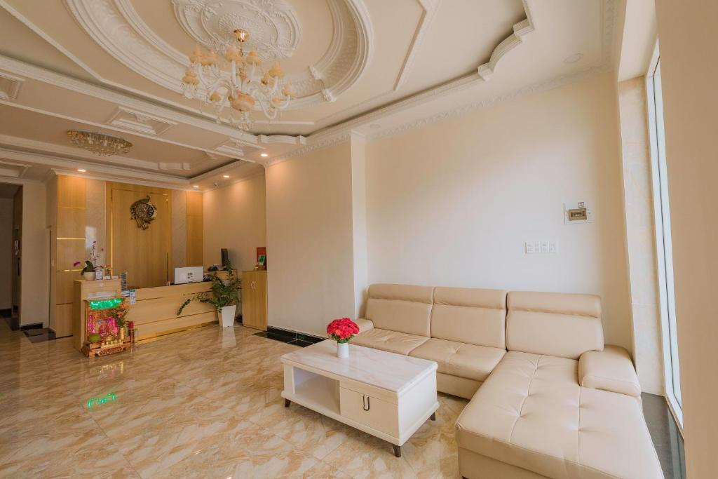 Khanh Uyen 1 Hotel的休息区
