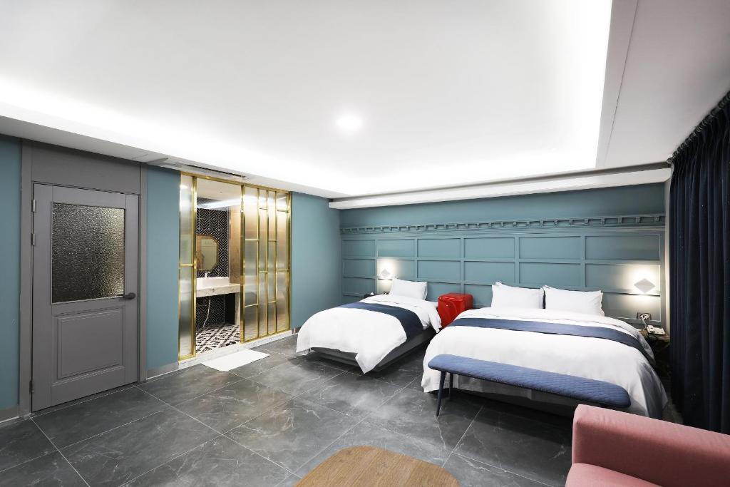 El Tower Hotel - Deluxe Double Or Twin Room