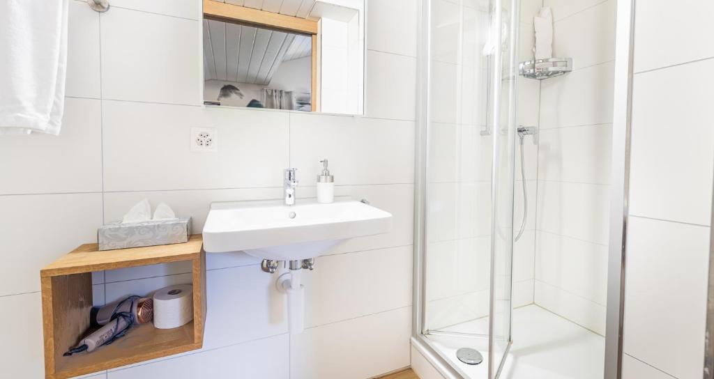 Een badkamer bij Hotel Kaiserstuhl