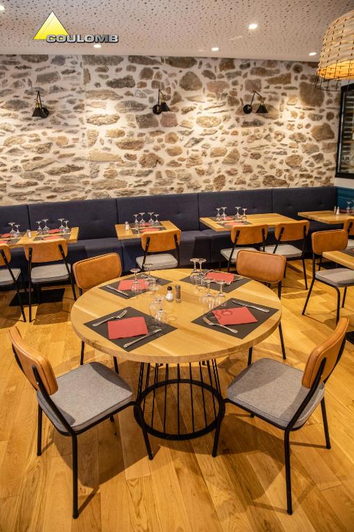 Posezení v ubytování Hotel Restaurant des Maures