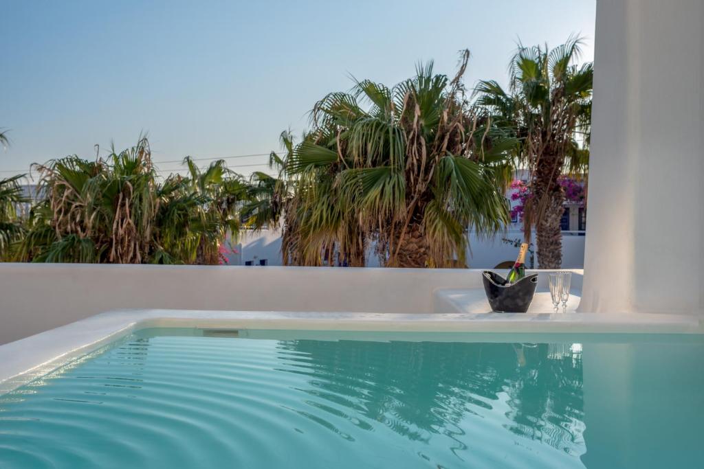 Bazén v ubytování Antoperla Luxury Hotel & Spa nebo v jeho okolí