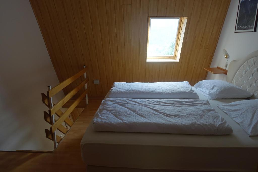 Postel nebo postele na pokoji v ubytování Apartments Kaninska Vas