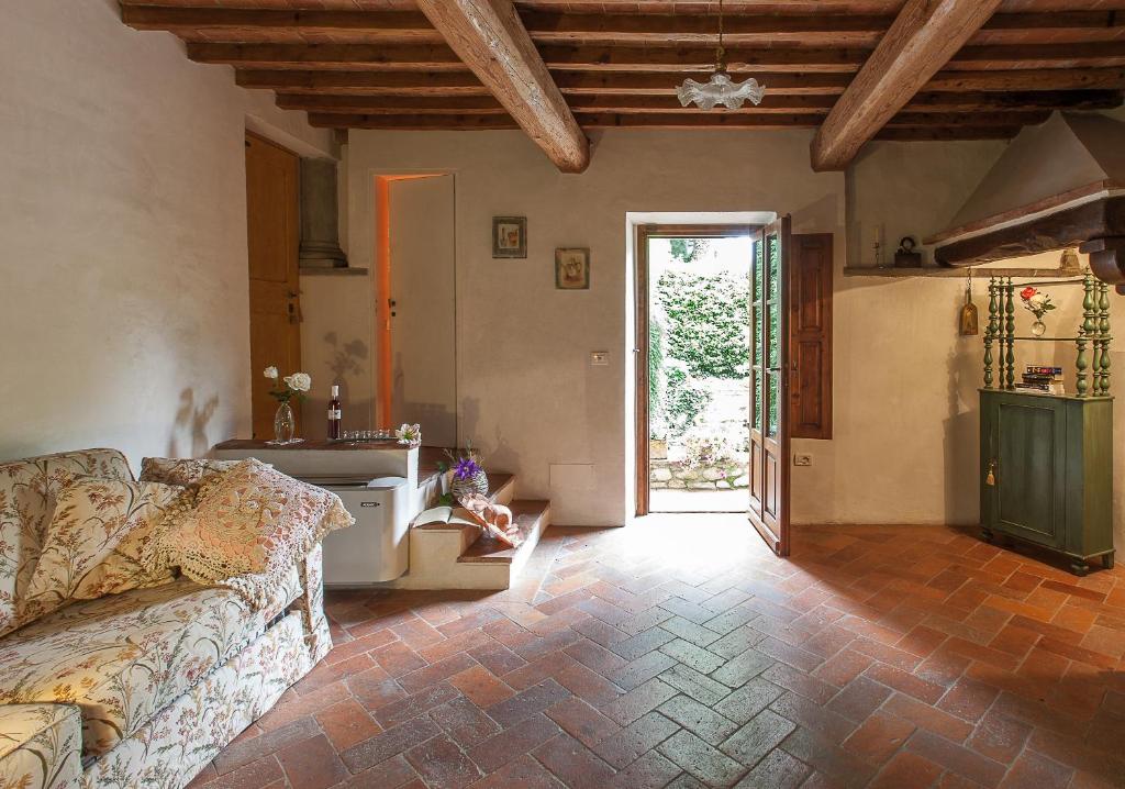 a living room with a couch and an open door at Villa Il Paradisino in Sesto Fiorentino