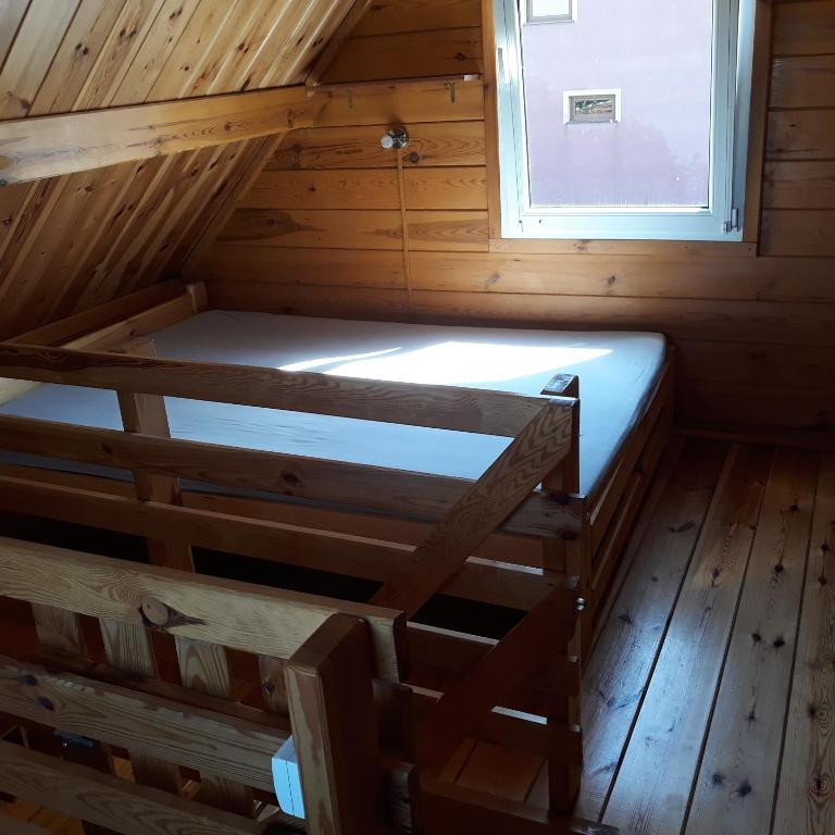 Posteľ alebo postele v izbe v ubytovaní DorJan - Domki Letniskowe