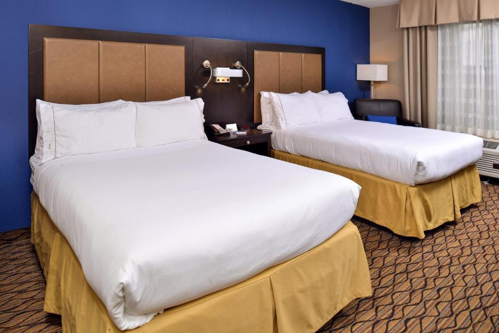 Holiday Inn Express Hunt Valley, an IHG Hotel - Queen Room With Two Queen Beds - Disability Access