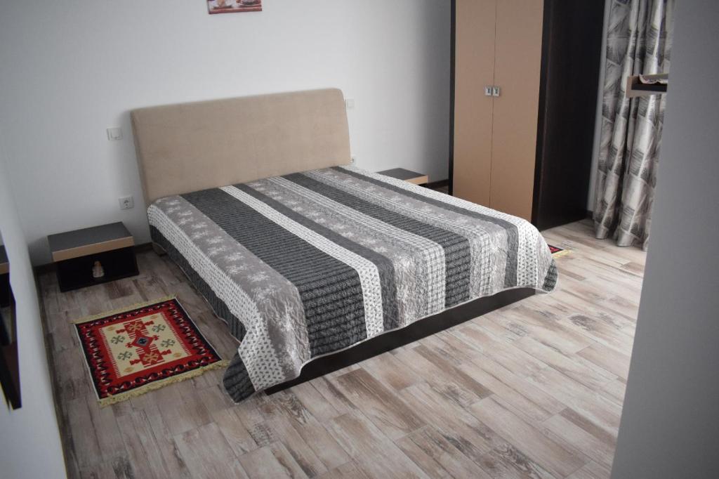 Ένα ή περισσότερα κρεβάτια σε δωμάτιο στο Casa Dumitru