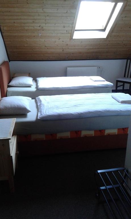 Postel nebo postele na pokoji v ubytování Hotel & Restaurant Adolfovský Dvůr