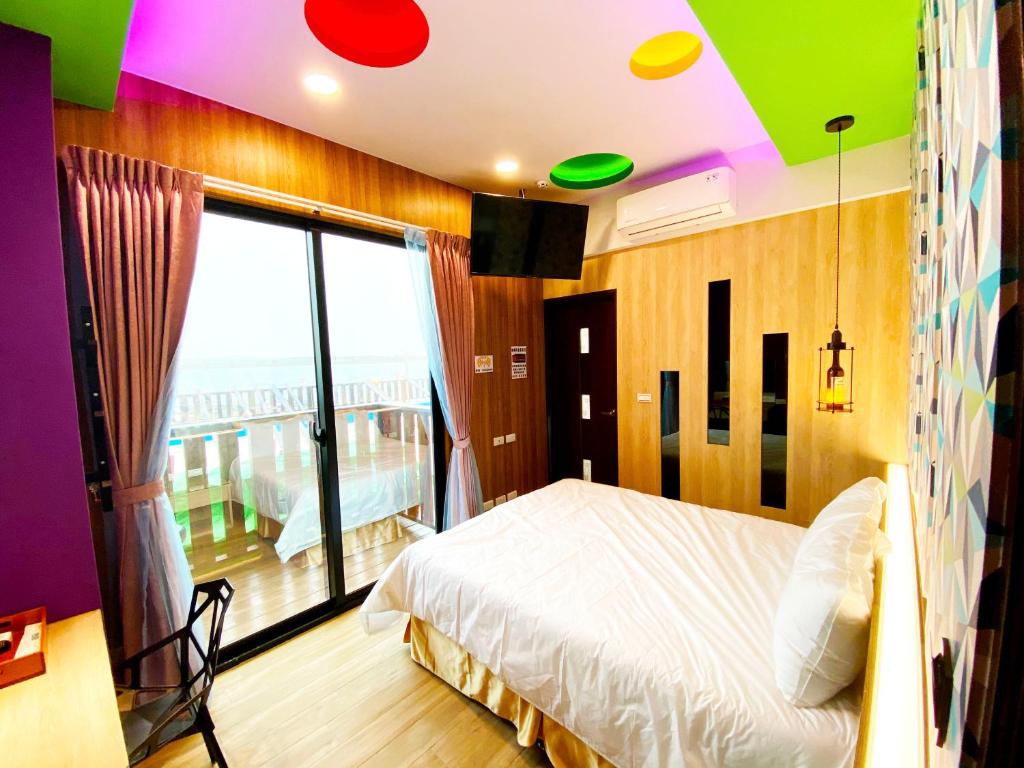 Postel nebo postele na pokoji v ubytování 奧斯卡海景民宿Oscar Boutique Seaview Homestay