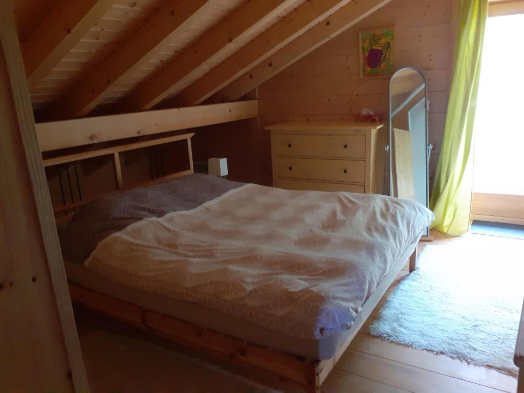 Postel nebo postele na pokoji v ubytování Les loulou 2