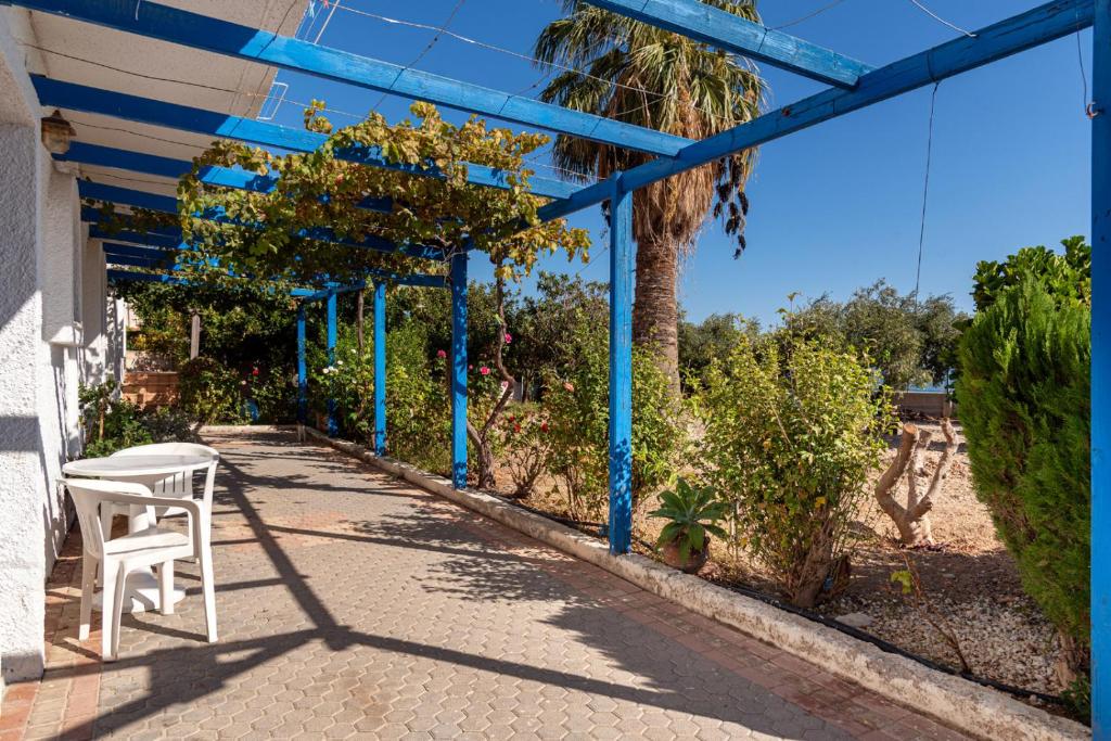 A garden outside Creta Sky