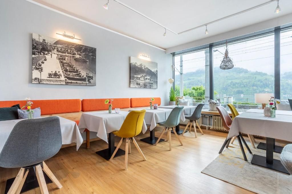 Nespecifikovaný výhled na hory nebo výhled na hory při pohledu z hotelu
