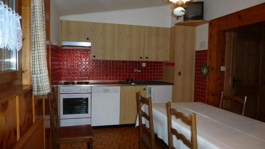 Kuchyň nebo kuchyňský kout v ubytování La Vallée Hôtel &Spa
