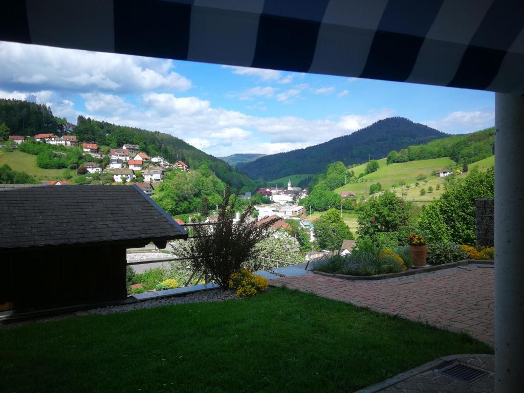 Ferienwohnung Schwarzwaldsteig - Two-Bedroom Apartment With Terrace