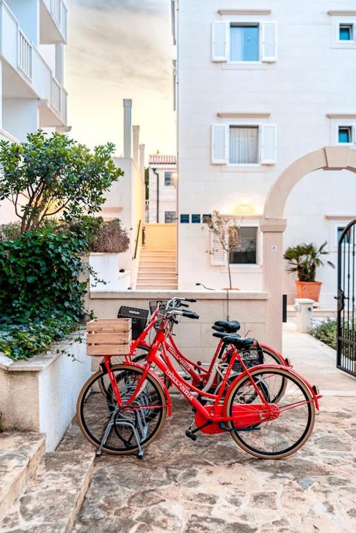 Jízda na kole v ubytování Sutivan Best Apartments nebo okolí
