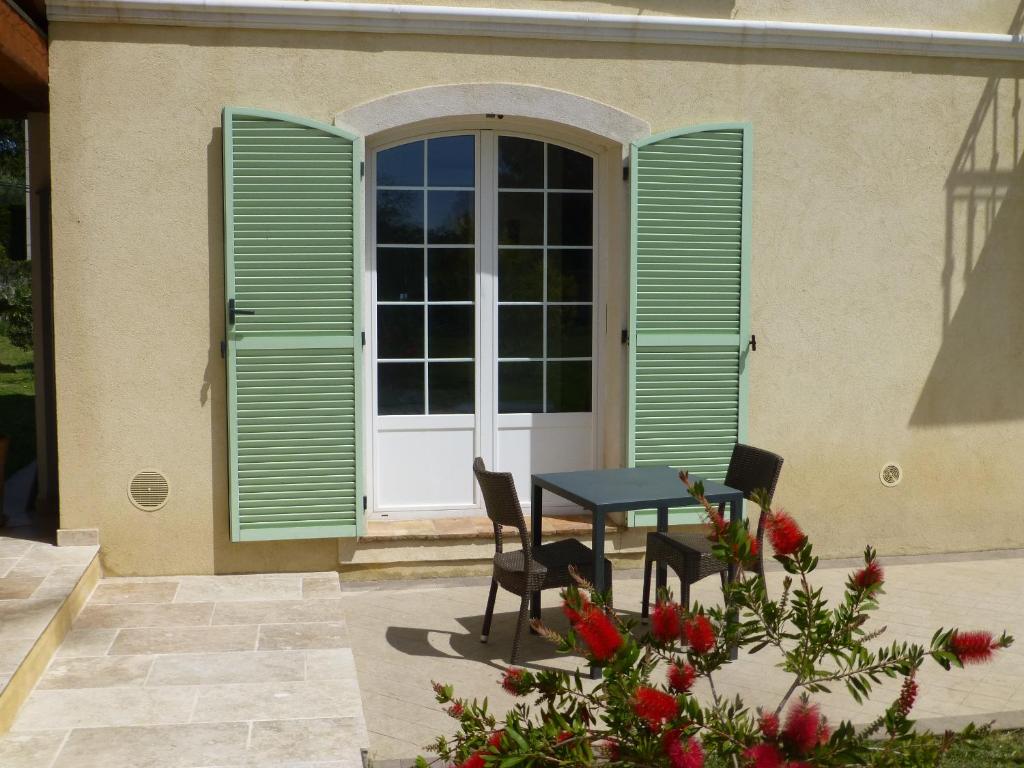 Balkón nebo terasa v ubytování Chambre d'hôtes "La Bastide des Eucalyptus"
