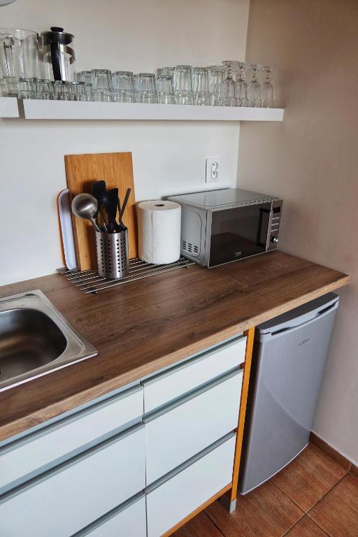 Kuchyň nebo kuchyňský kout v ubytování Cihlářka - horský apartmán 103