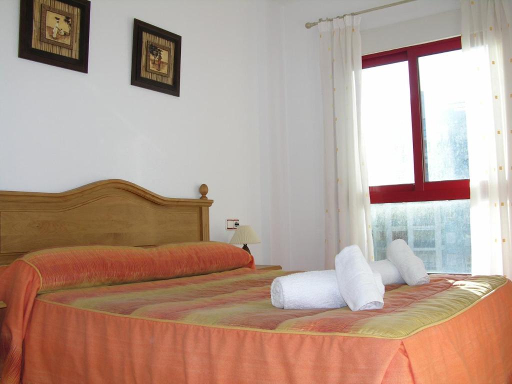A bed or beds in a room at Verdemar 8907 - Resort Choice