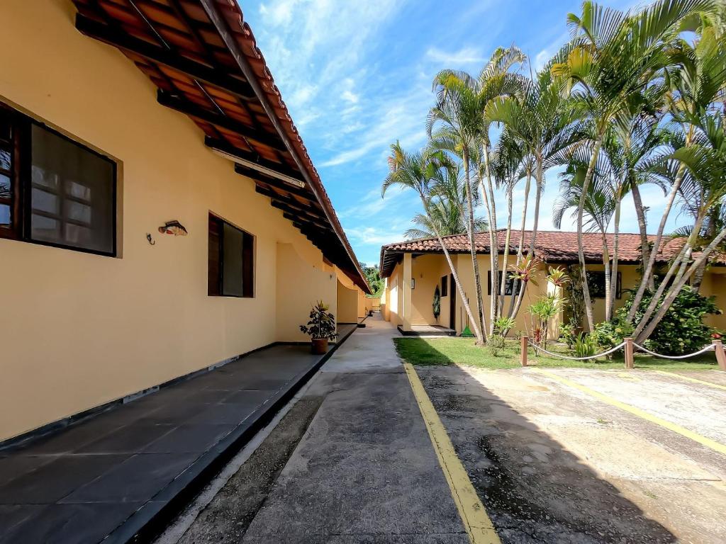  Casa em condomínio fechado no Jardim Britânia em Caraguatatuba