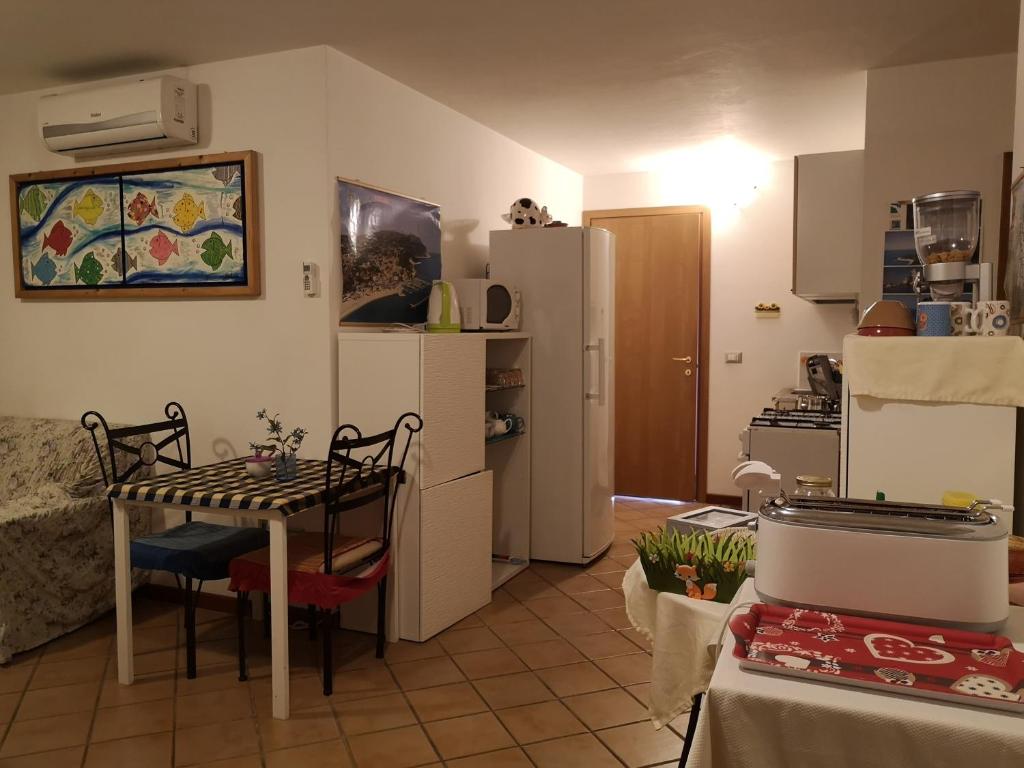 Kuchyň nebo kuchyňský kout v ubytování A Due Passi Dal Mare B&B