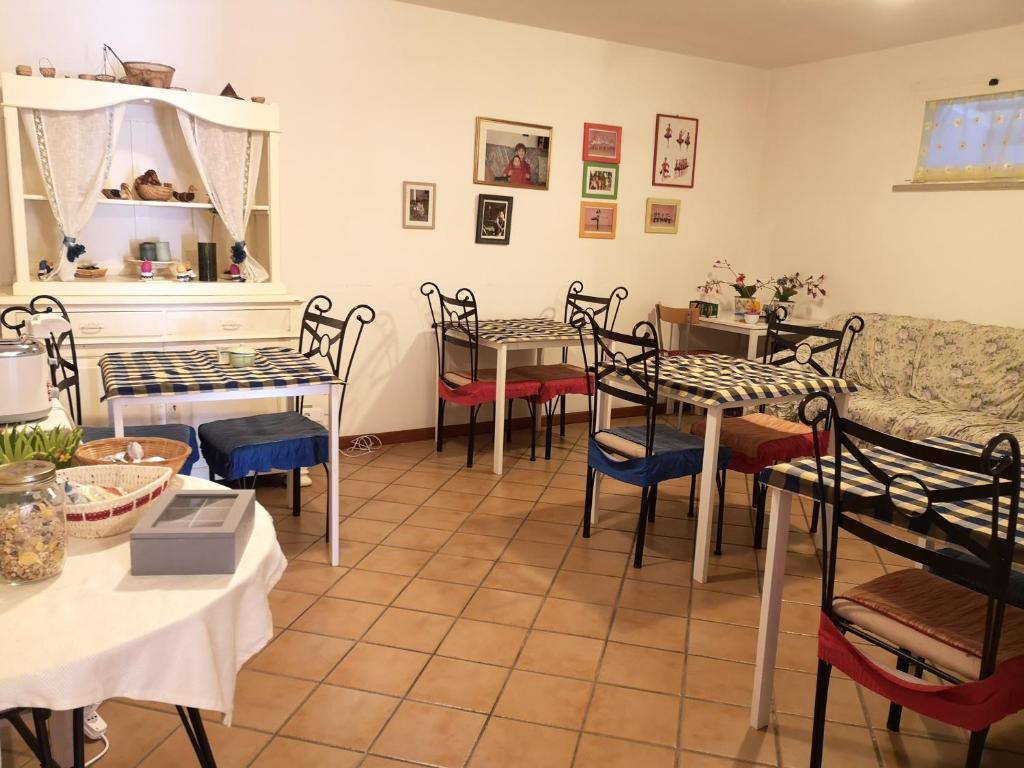 Restaurace v ubytování A Due Passi Dal Mare B&B