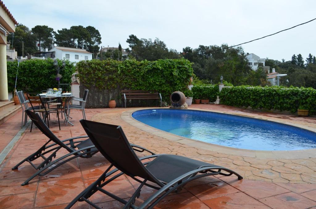 Bazén v ubytovaní Villa Brava 9 personas Lloret de mar alebo v jeho blízkosti
