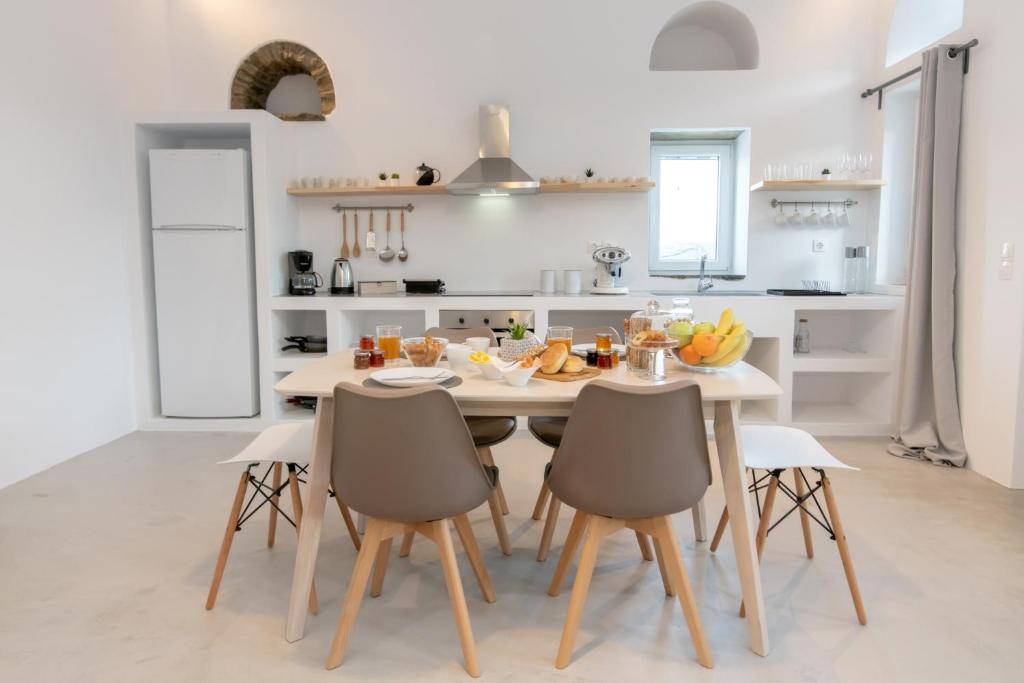 Kuchyňa alebo kuchynka v ubytovaní Livadi house Tinos