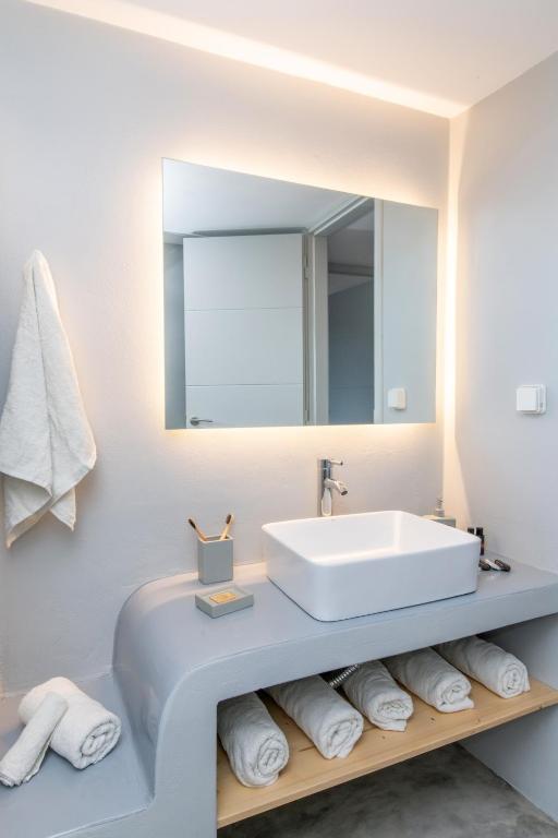Kúpeľňa v ubytovaní Livadi house Tinos