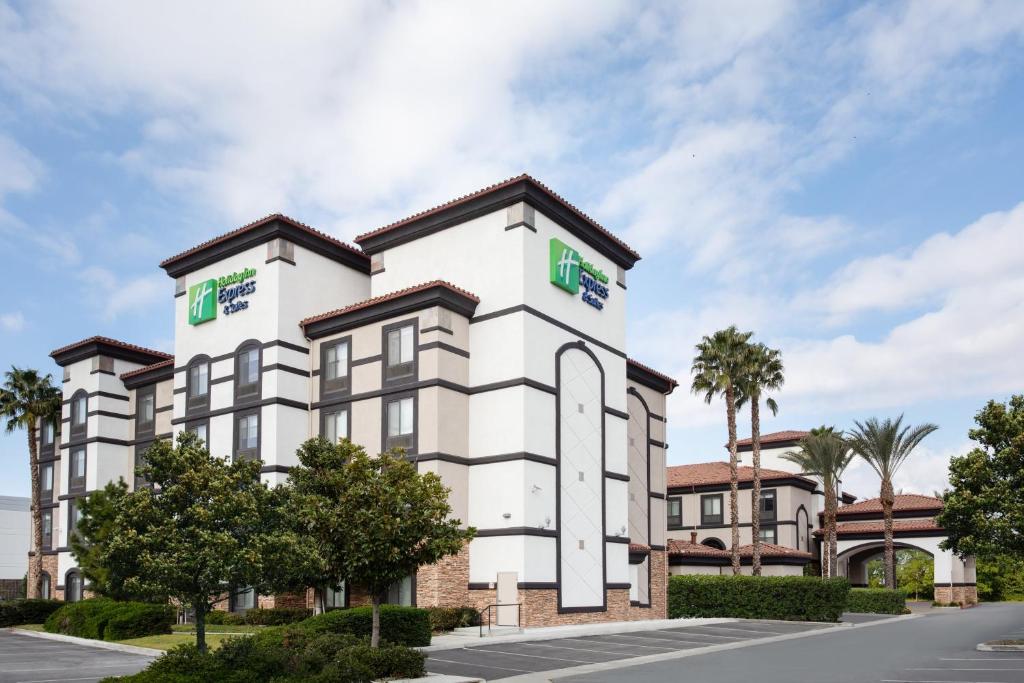 a rendering of the front of a hotel at Holiday Inn Express Ontario, an IHG Hotel in Creekside