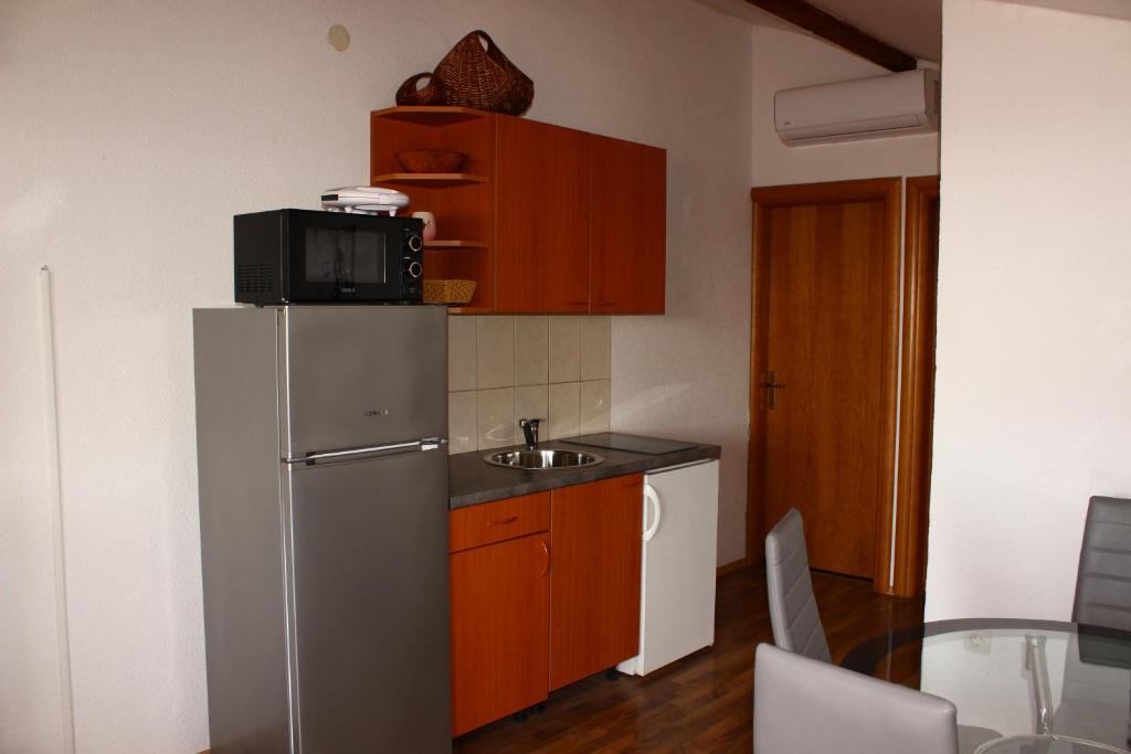 Kuchyňa alebo kuchynka v ubytovaní Apartments Villa Arta