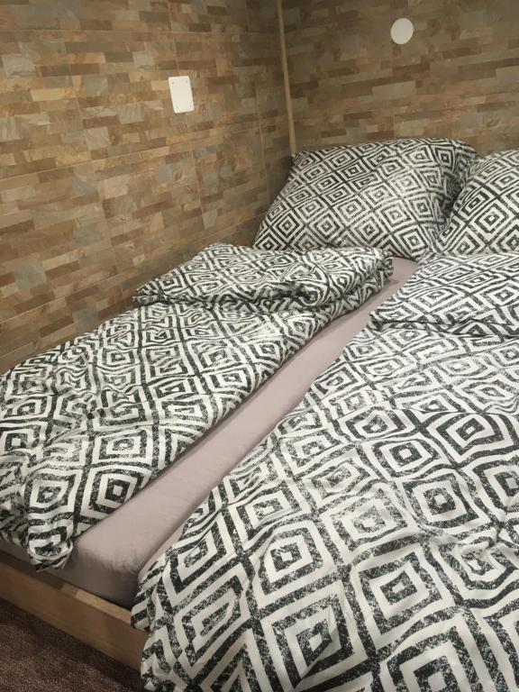 Posteľ alebo postele v izbe v ubytovaní Móra apartmanház