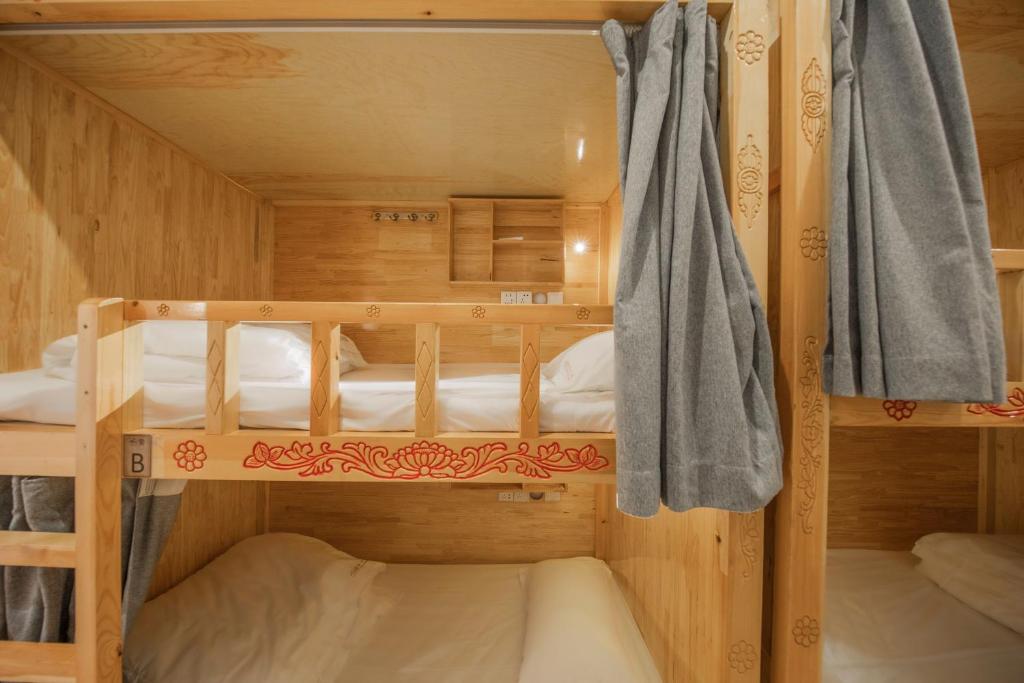 Fangorn Hostel - Cama En La Habitación Del Dormitorio Femenino De 6 Camas - Baño Compartido