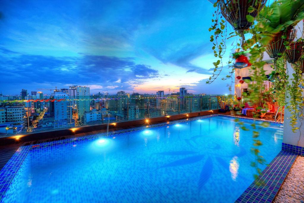 Bazén v ubytování Orussey One Hotel & Apartment nebo v jeho okolí