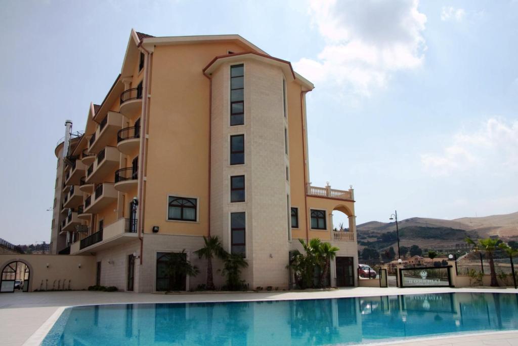 Bazén v ubytování Hotel Federico II nebo v jeho okolí