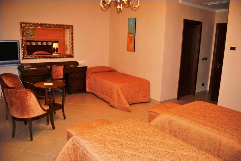 Postel nebo postele na pokoji v ubytování Hotel Federico II