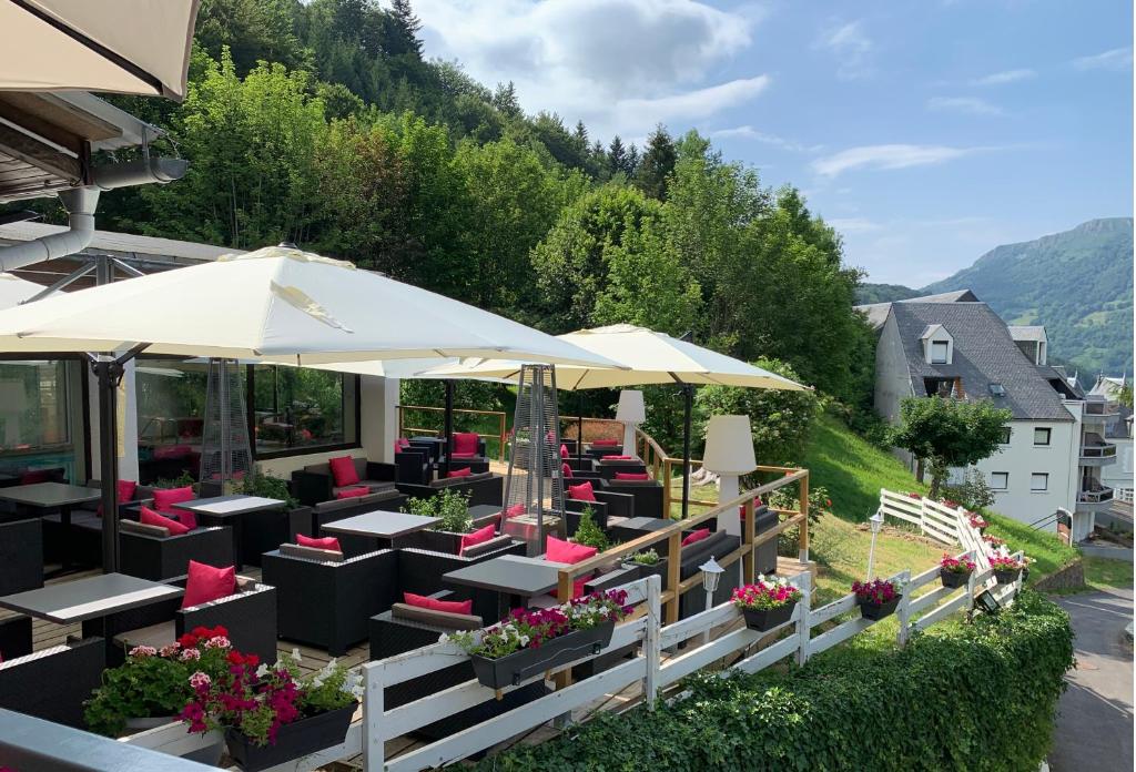 Nespecifikovaný výhled na hory nebo výhled na hory při pohledu z hotelu