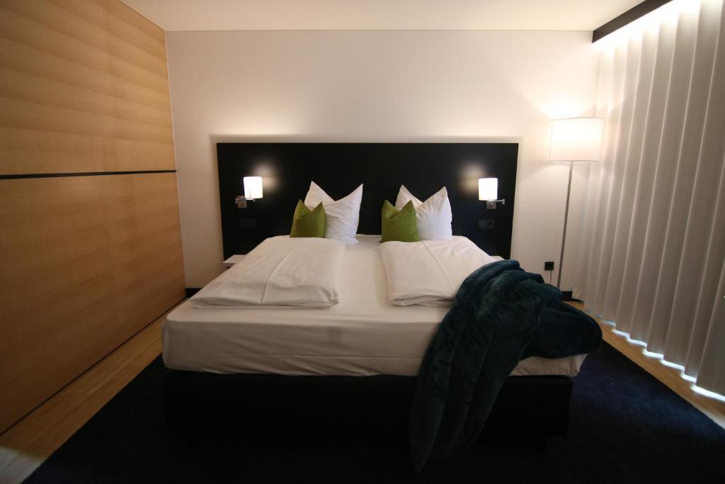 Postel nebo postele na pokoji v ubytování ILL Hotel by WMM Hotels