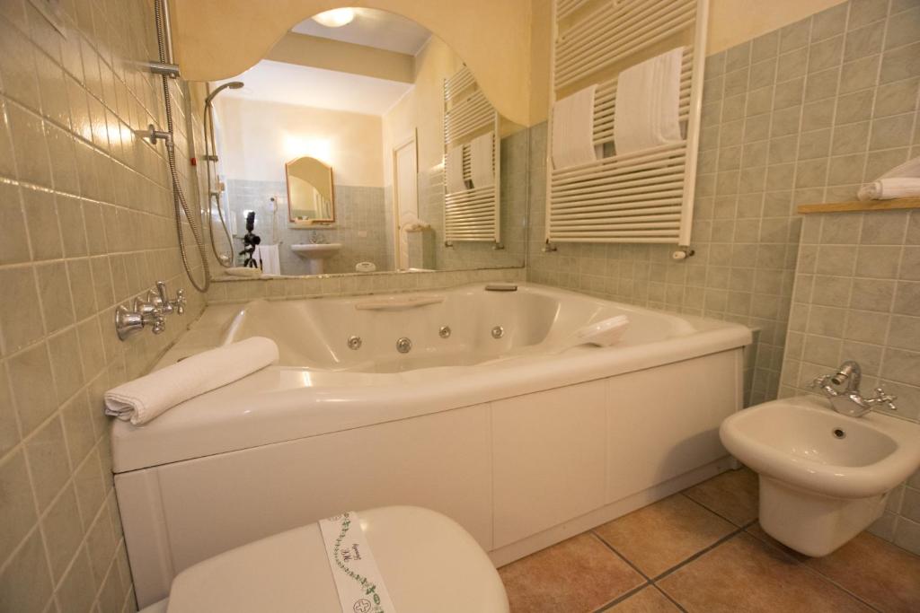 Koupelna v ubytování Hotel Adda